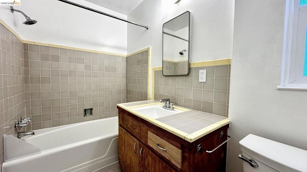 1180 Bayview Ave - Photo 17