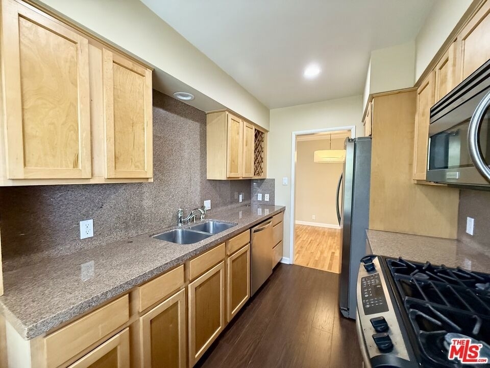 9667 W Olympic Boulevard - Photo 6