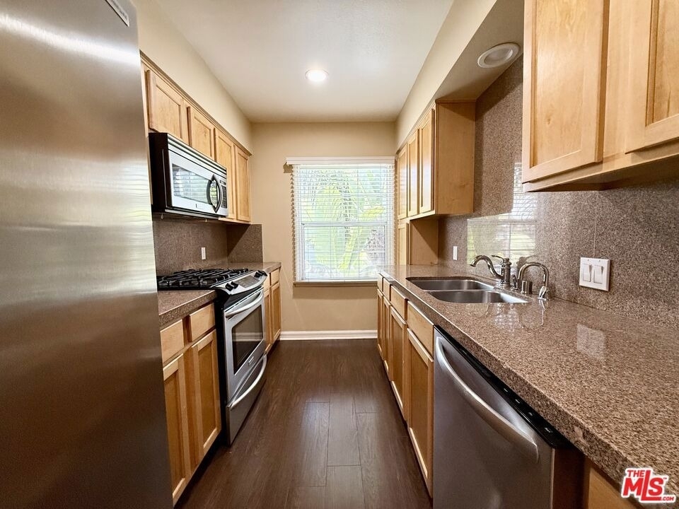 9667 W Olympic Boulevard - Photo 5