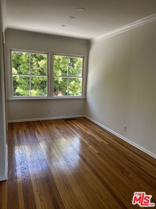 130 S Bowling Green Way - Photo 4