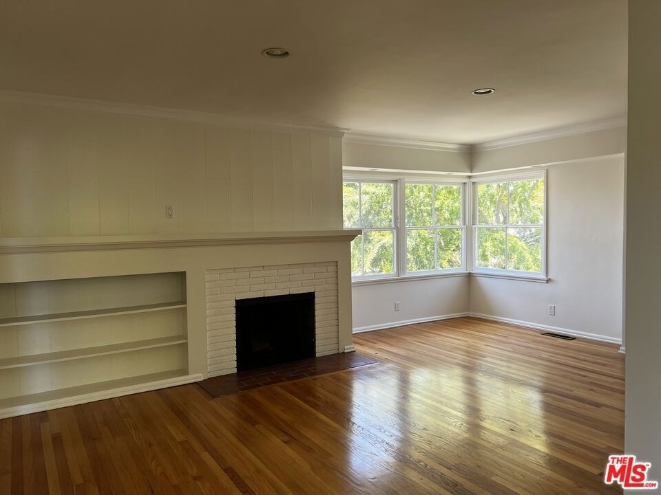 130 S Bowling Green Way - Photo 1