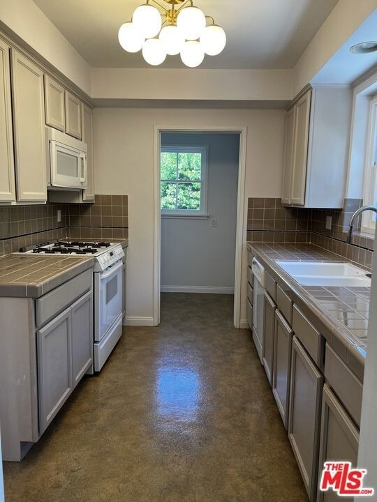 130 S Bowling Green Way - Photo 2