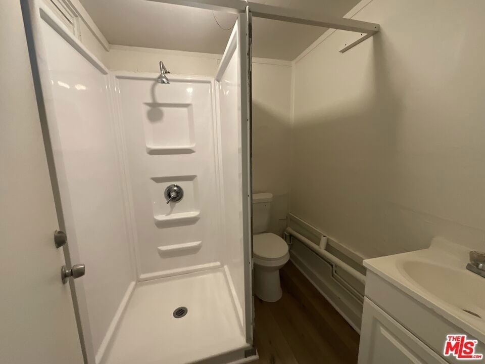 828 E 6th Street - Photo 9