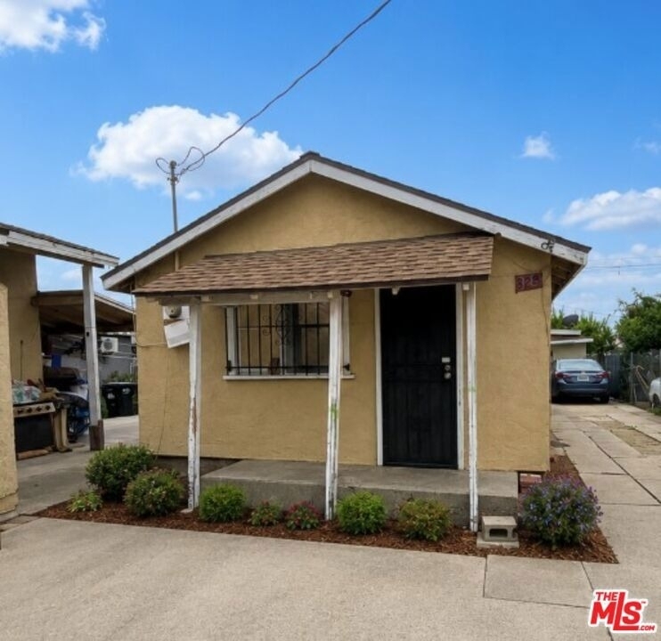 828 E 6th Street - Photo 0
