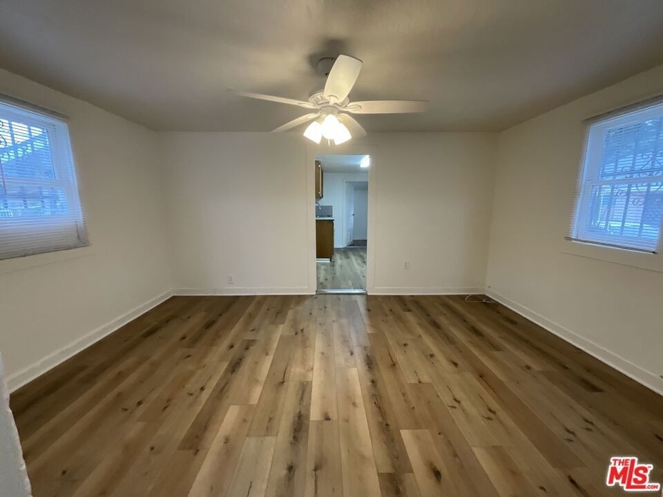 828 E 6th Street - Photo 2