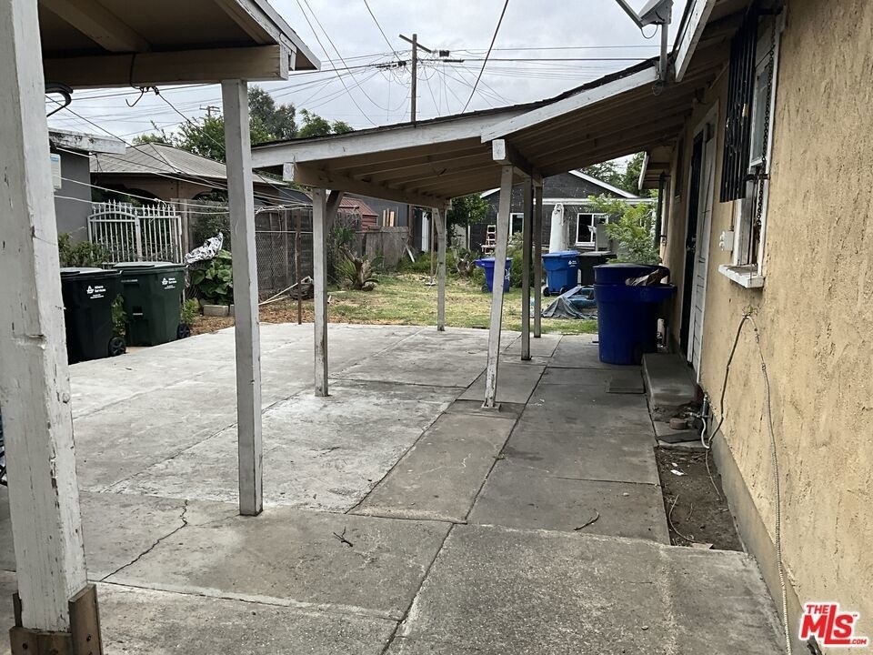828 E 6th Street - Photo 10