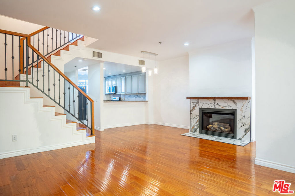 1030 S Norton Avenue - Photo 0