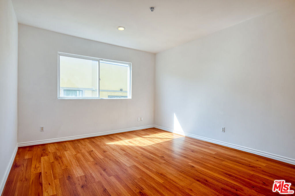 1030 S Norton Avenue - Photo 9