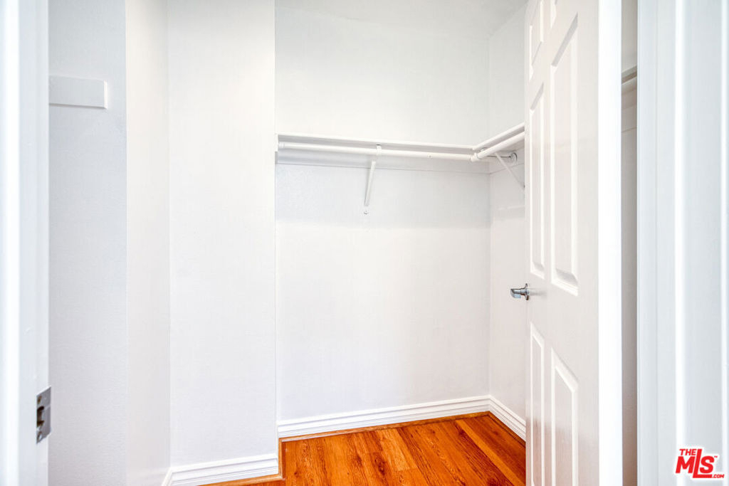 1030 S Norton Avenue - Photo 11