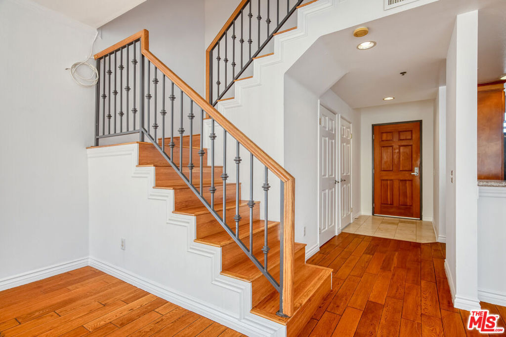 1030 S Norton Avenue - Photo 5