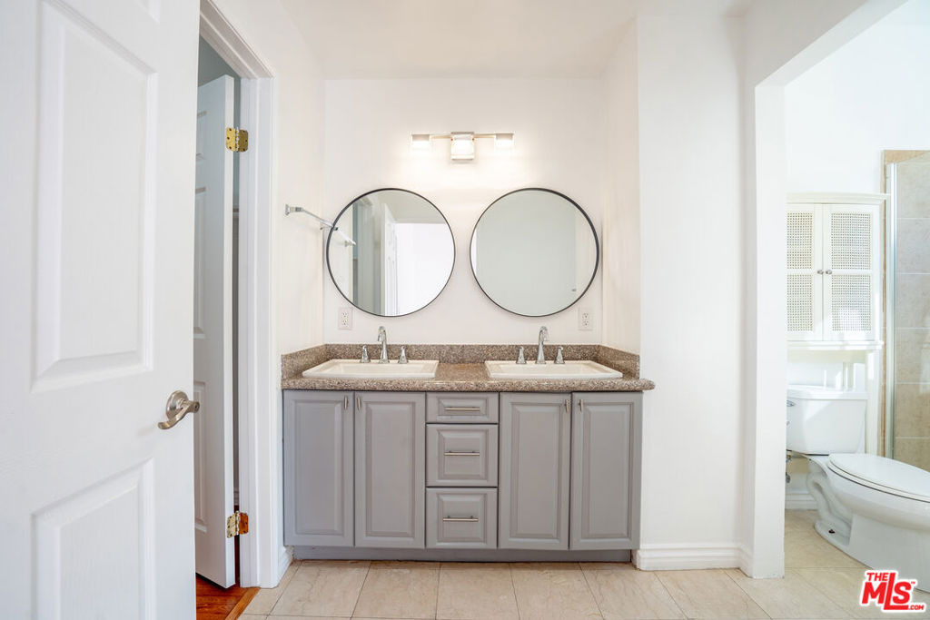 1030 S Norton Avenue - Photo 10