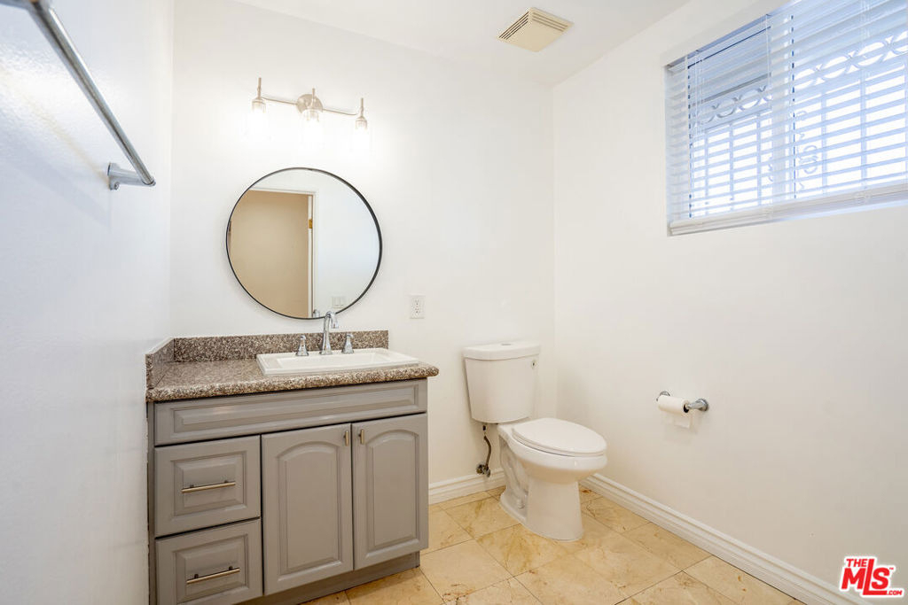 1030 S Norton Avenue - Photo 8