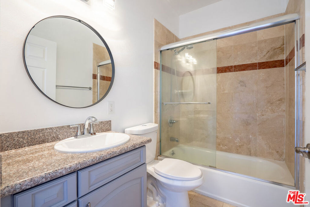 1030 S Norton Avenue - Photo 12