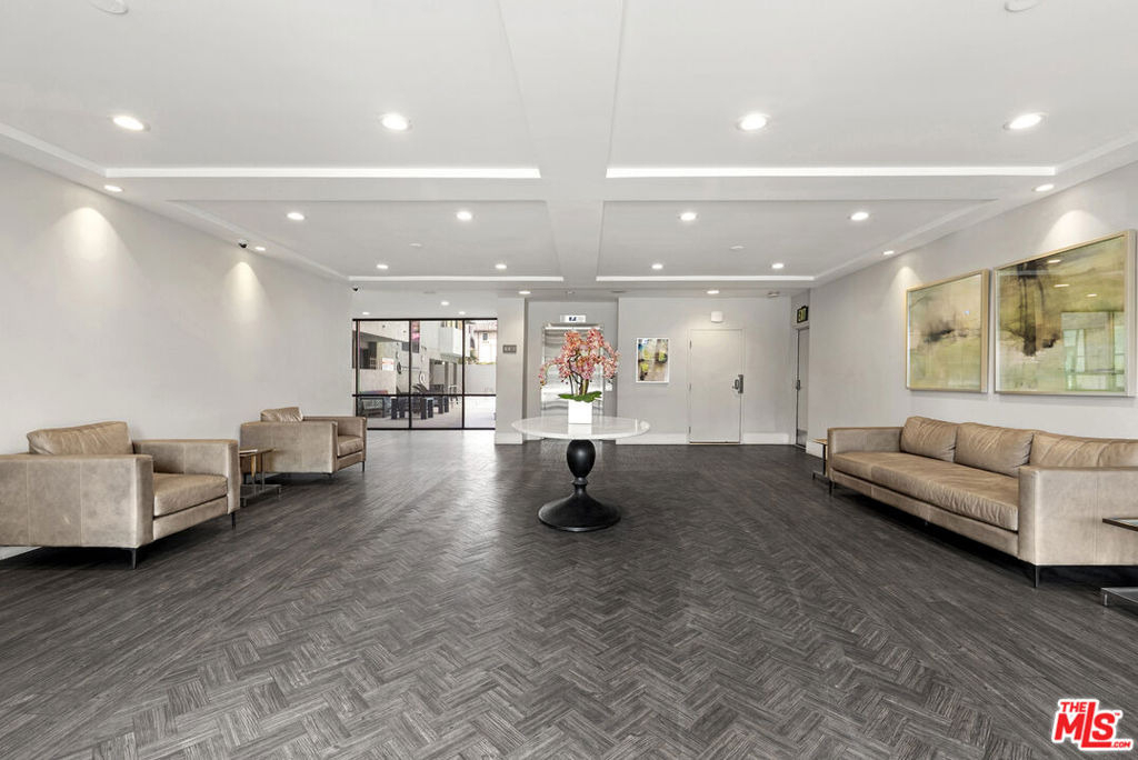 12115 San Vicente Boulevard - Photo 21