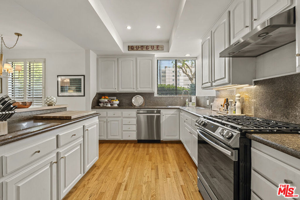 12115 San Vicente Boulevard - Photo 11