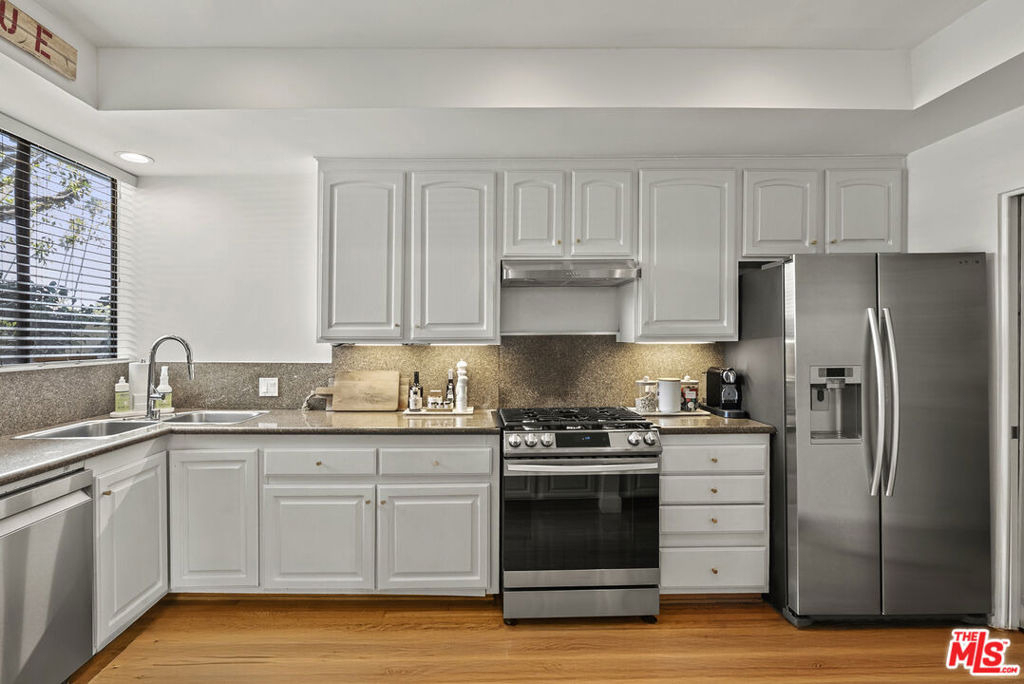 12115 San Vicente Boulevard - Photo 10