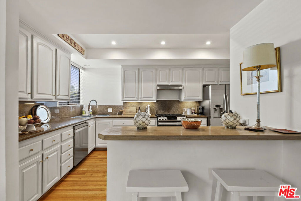 12115 San Vicente Boulevard - Photo 9