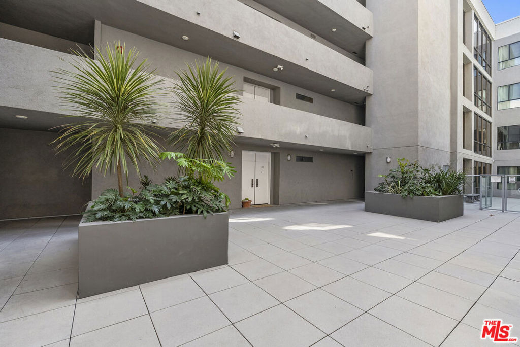 12115 San Vicente Boulevard - Photo 23