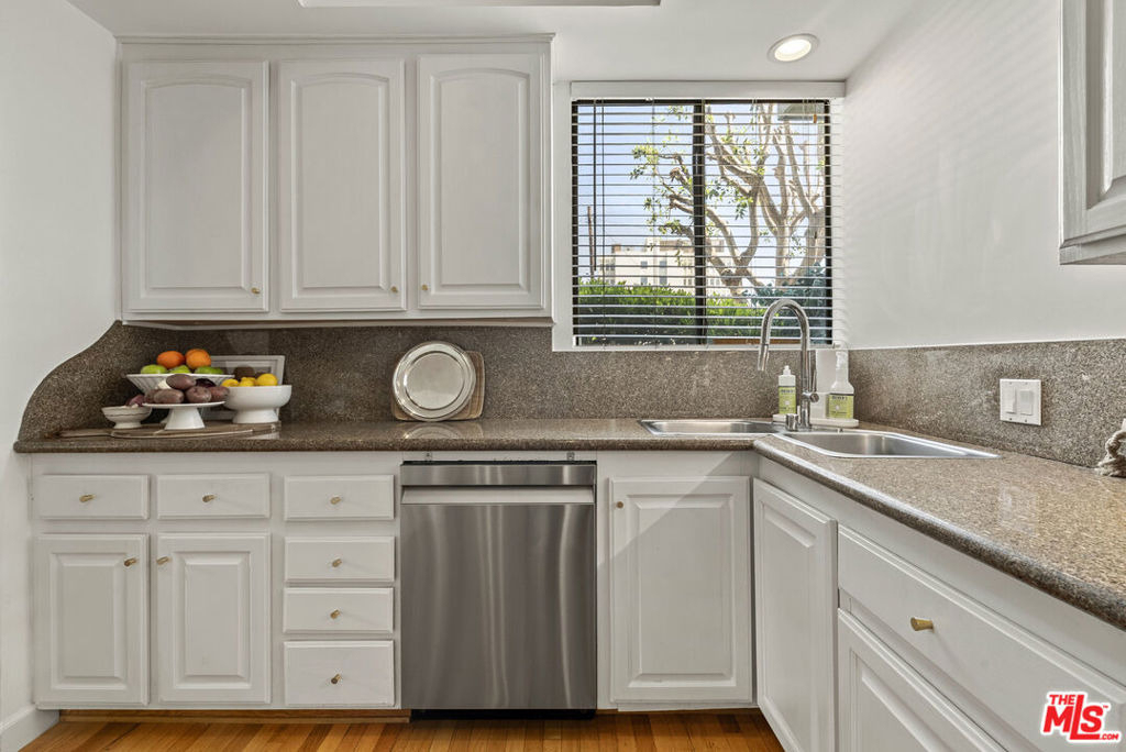 12115 San Vicente Boulevard - Photo 12
