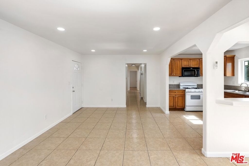 145 E Gage Avenue - Photo 4