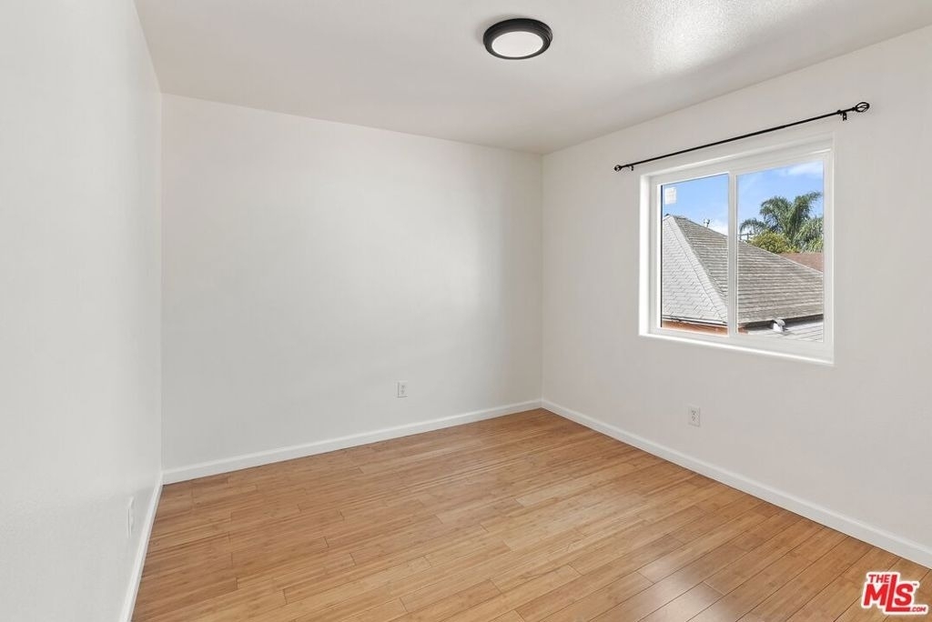 145 E Gage Avenue - Photo 13