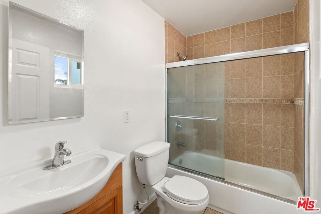 145 E Gage Avenue - Photo 21