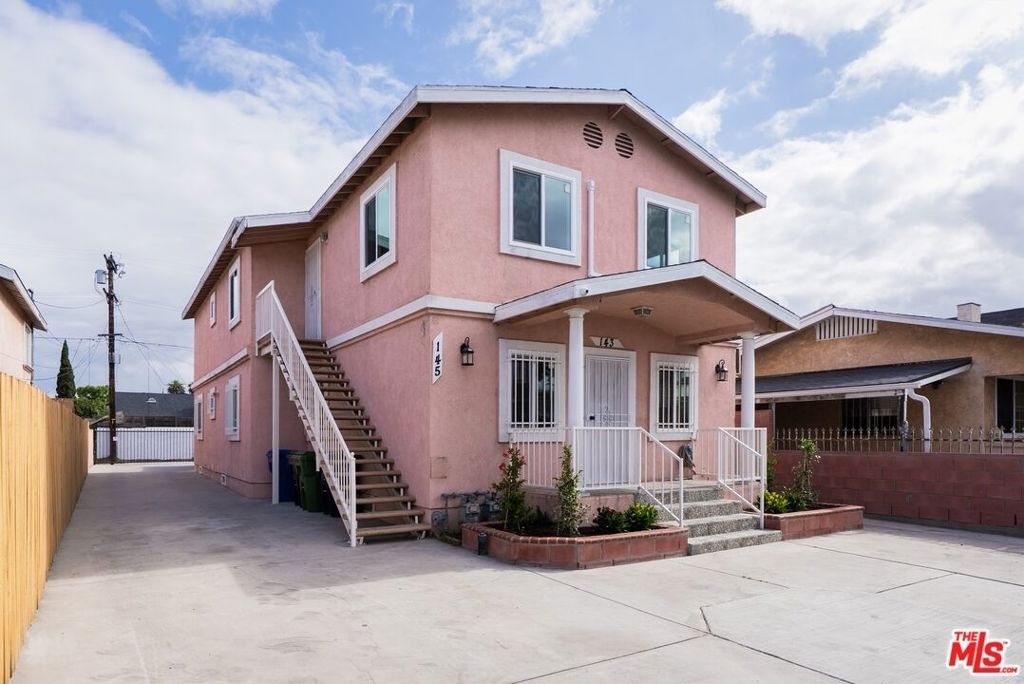 145 E Gage Avenue - Photo 1