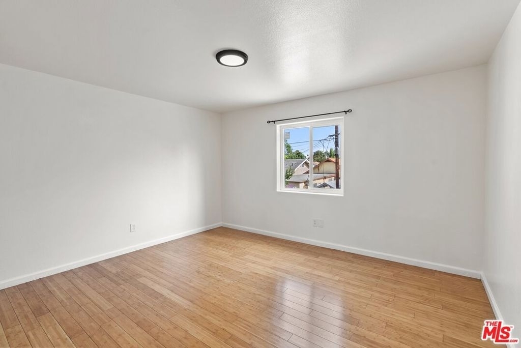 145 E Gage Avenue - Photo 15
