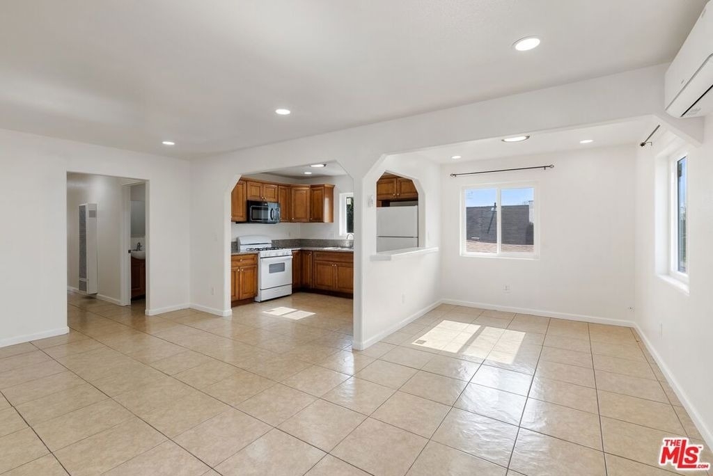145 E Gage Avenue - Photo 3
