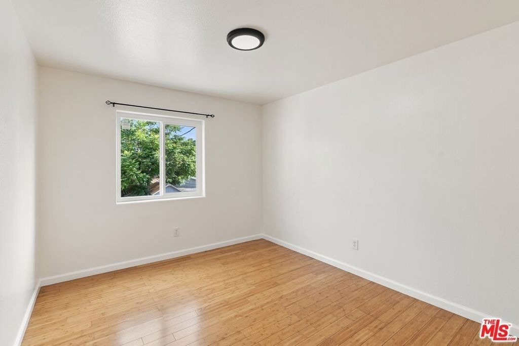 145 E Gage Avenue - Photo 14