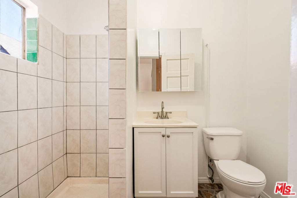 110 S Soto Street - Photo 8
