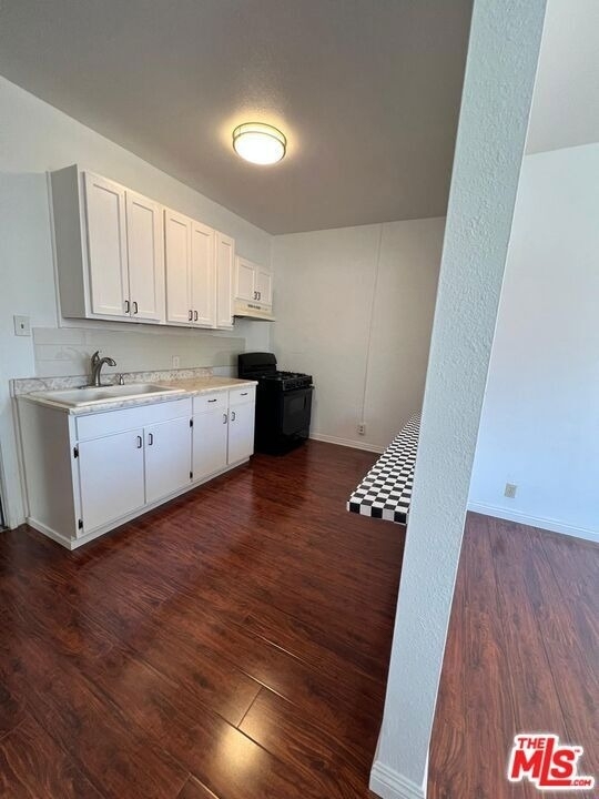110 S Soto Street - Photo 3