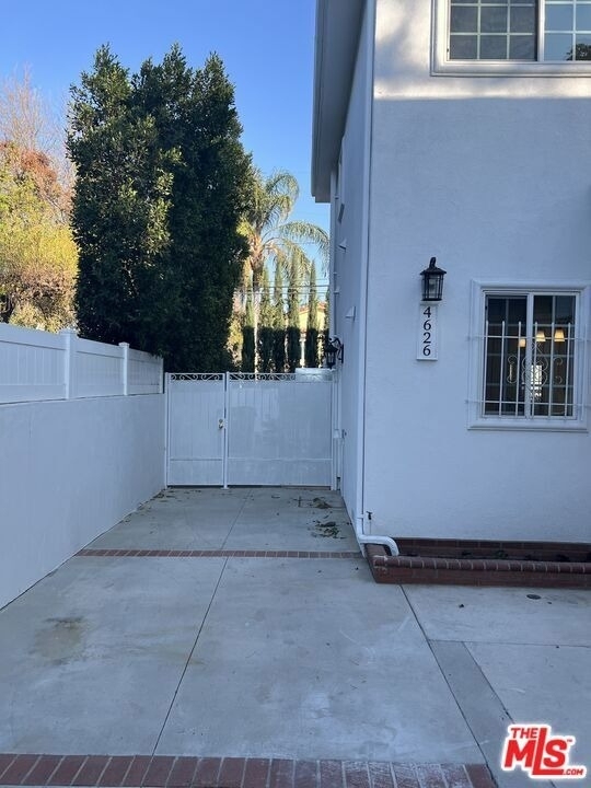 4626 Noble Avenue - Photo 21