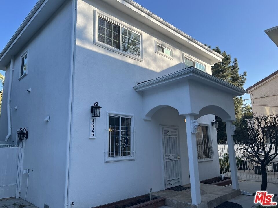4626 Noble Avenue - Photo 5