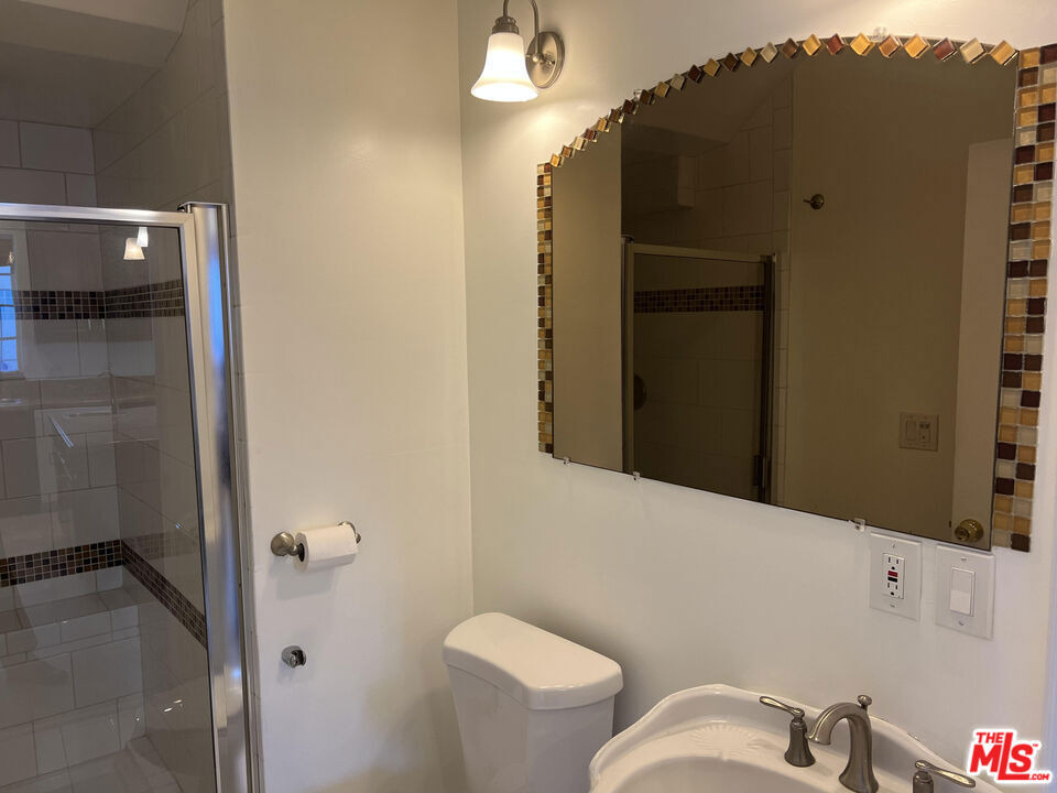4626 Noble Avenue - Photo 15