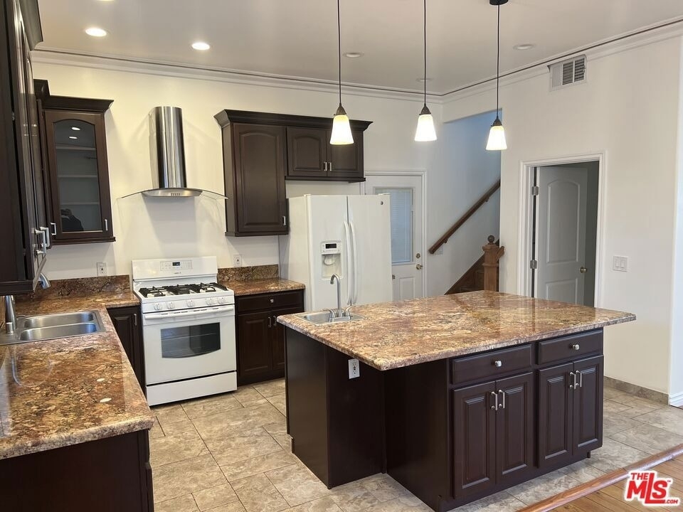 4626 Noble Avenue - Photo 4
