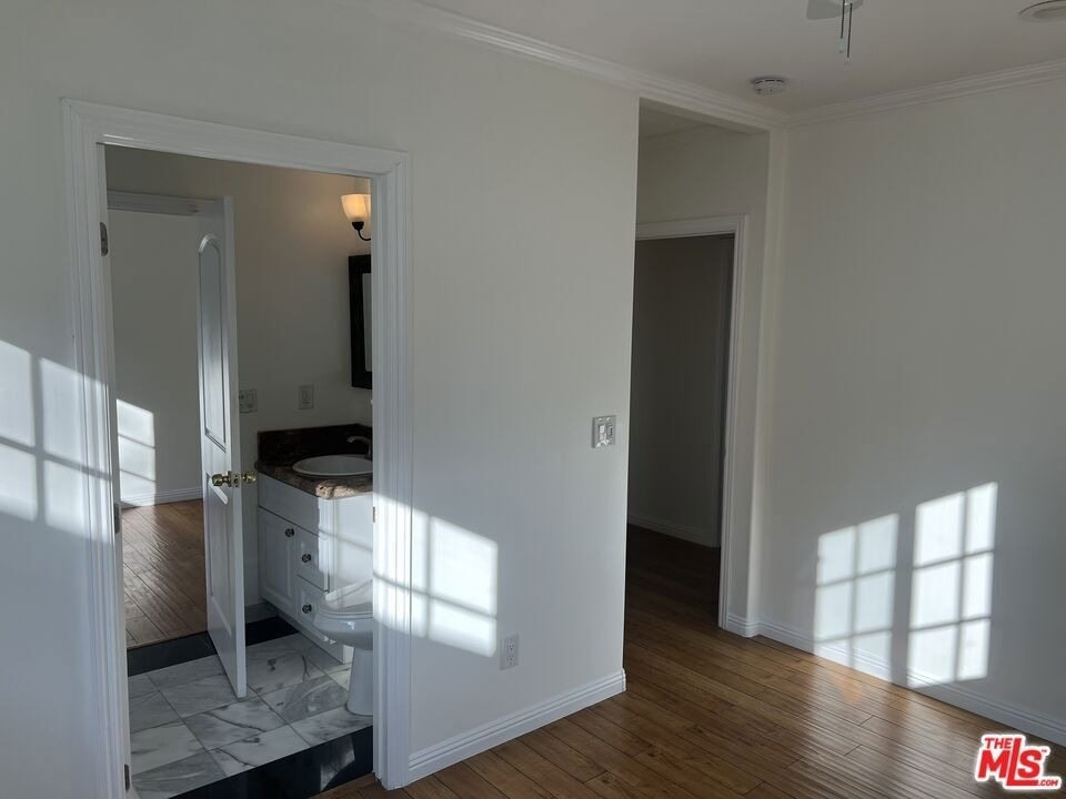 4626 Noble Avenue - Photo 17
