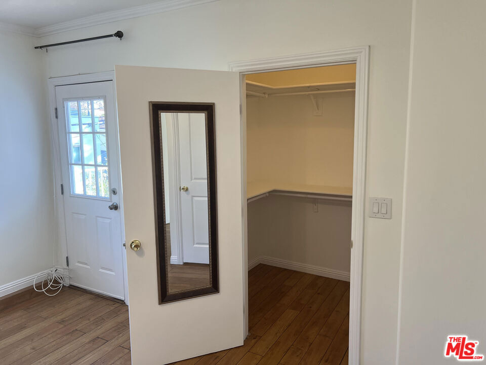 4626 Noble Avenue - Photo 13