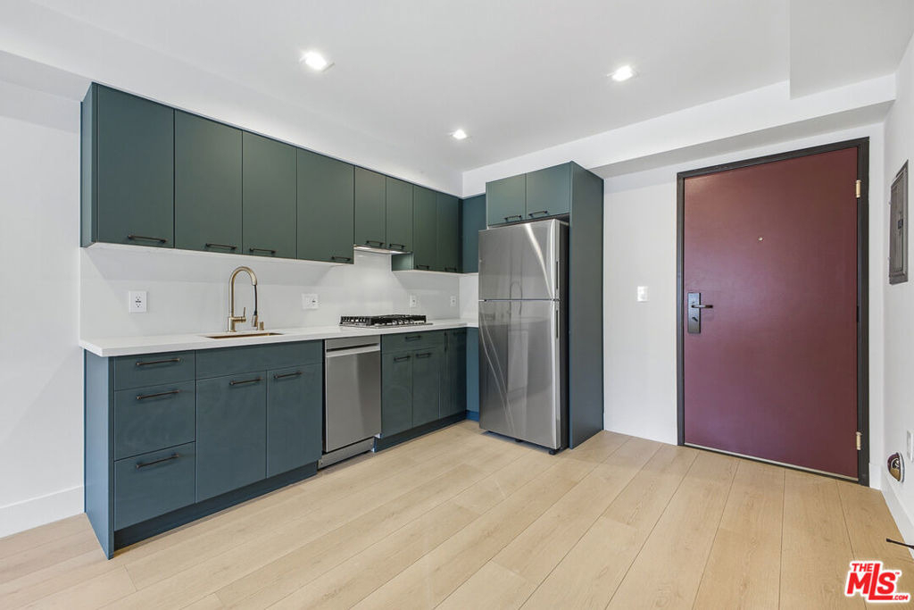 12425 Texas Avenue - Photo 2