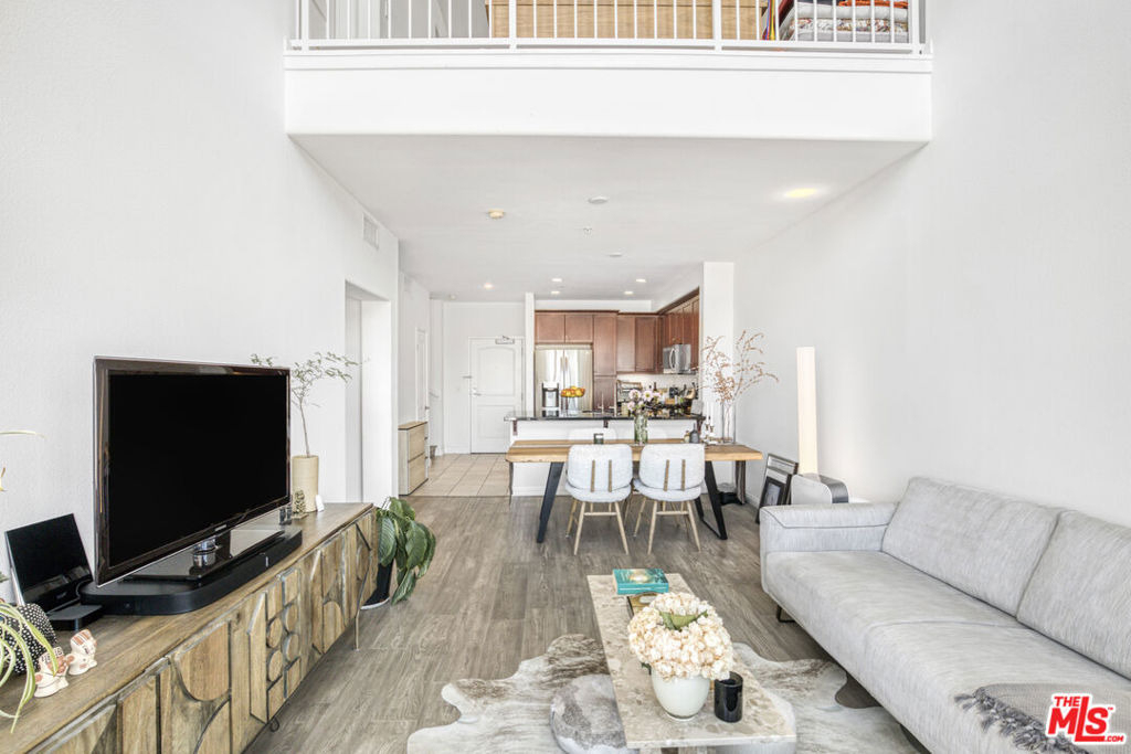 629 Traction Avenue - Photo 7