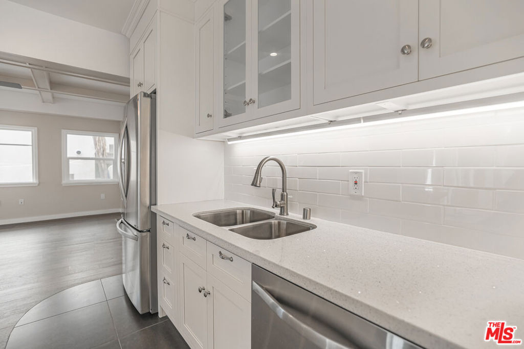 31 Breeze Avenue - Photo 7
