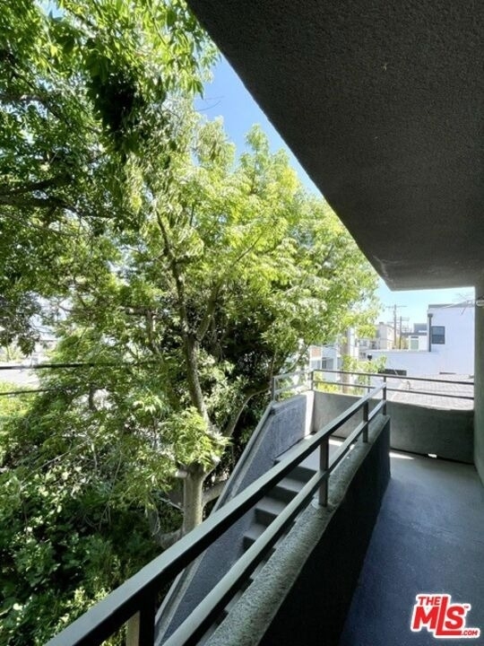 922 N Hudson Avenue - Photo 20