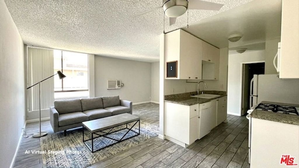 922 N Hudson Avenue - Photo 4