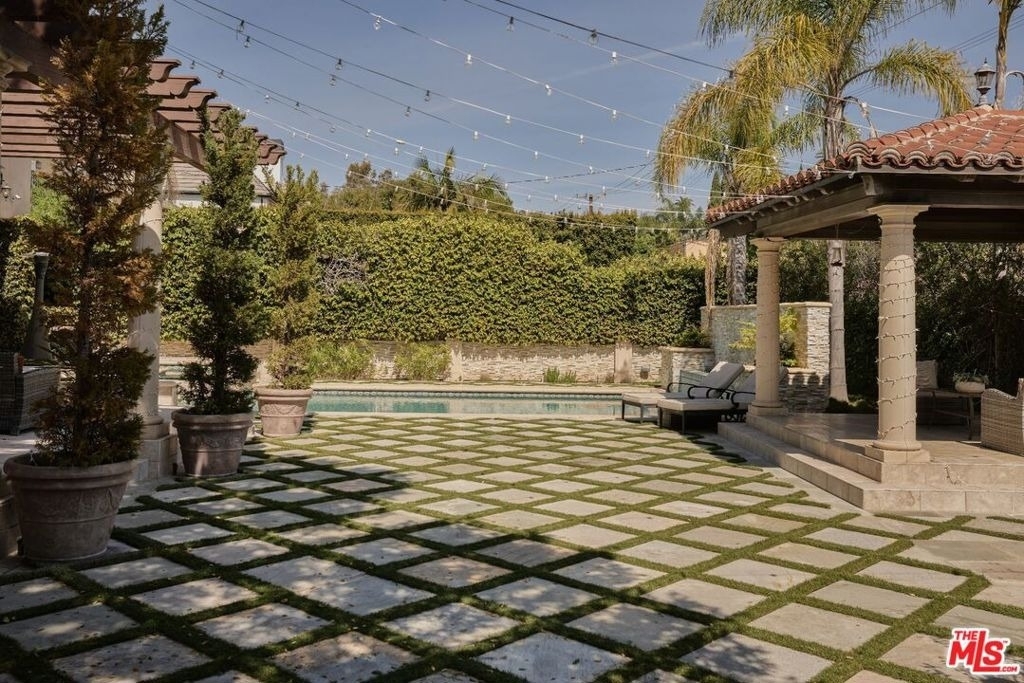 614 N Palm Drive - Photo 21