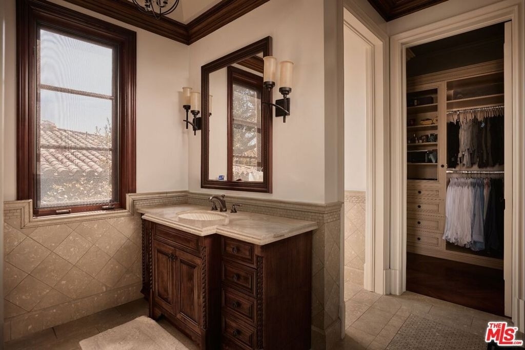 614 N Palm Drive - Photo 13