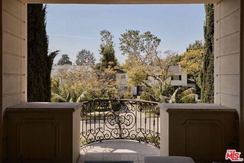 614 N Palm Drive - Photo 18