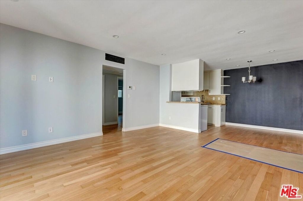5726 Woodman Avenue - Photo 2