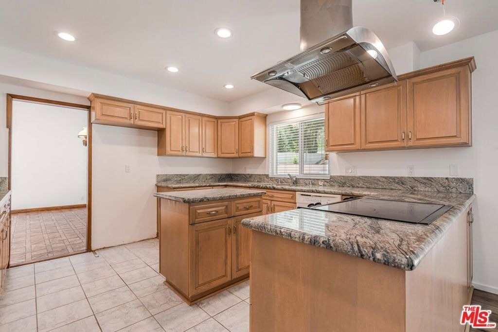 1181 Somera Road - Photo 10