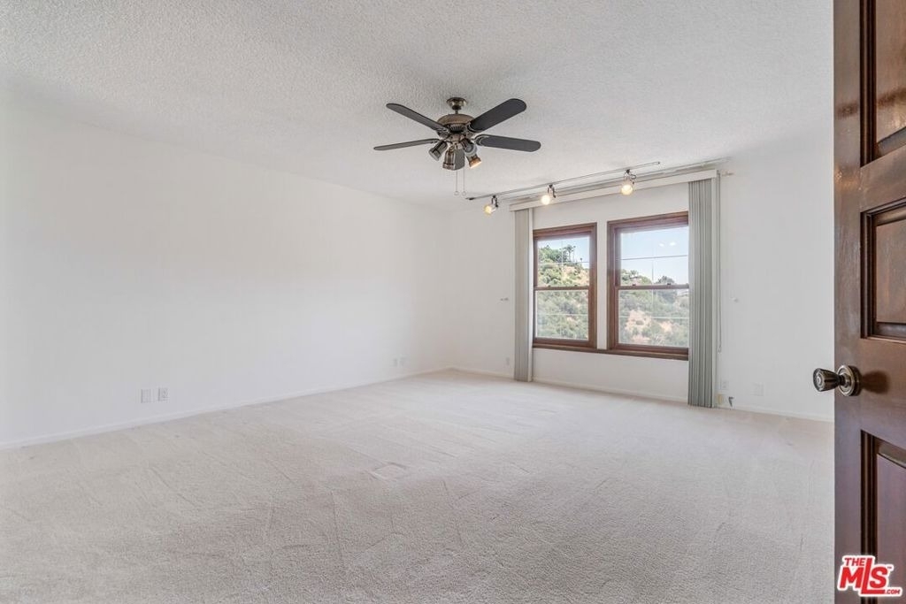 1181 Somera Road - Photo 18