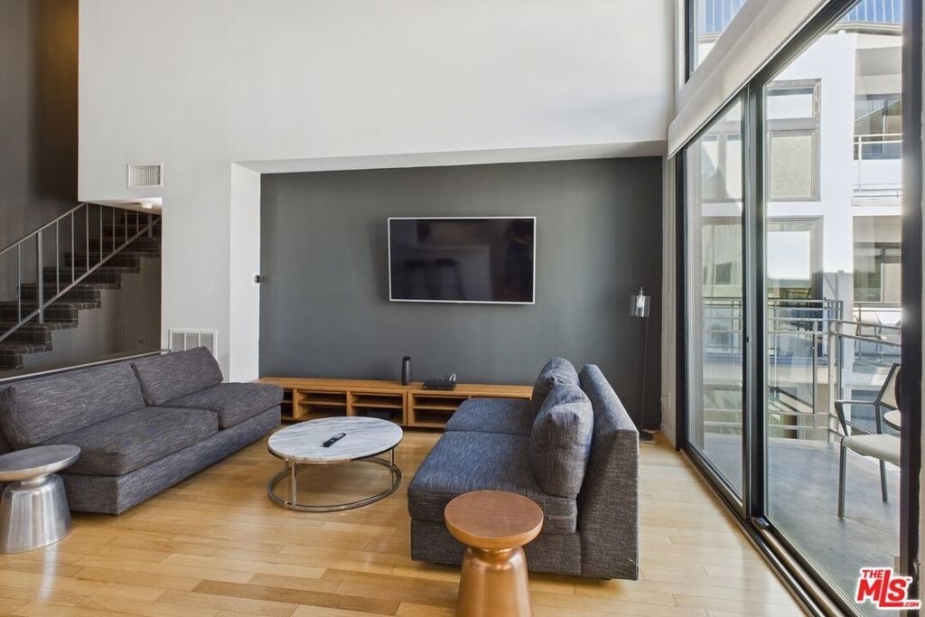 888 Hilgard Avenue - Photo 3